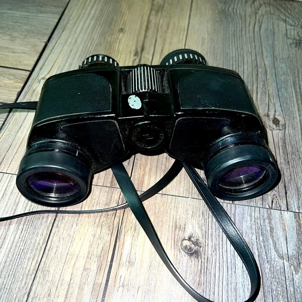 Vintage Wards Focus Zoom Fully Coated 7x35 extra wide angle 578 ft. Binoculars